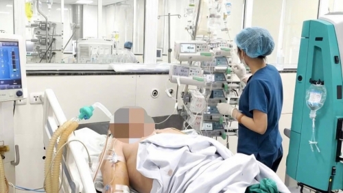 Sốt xuất huyết Dengue biến chứng nặng ở người có nhiều bệnh nền