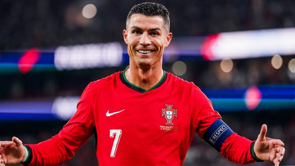 Cristiano Ronaldo chạm mốc lịch sử 1.300 trận chuyên nghiệp