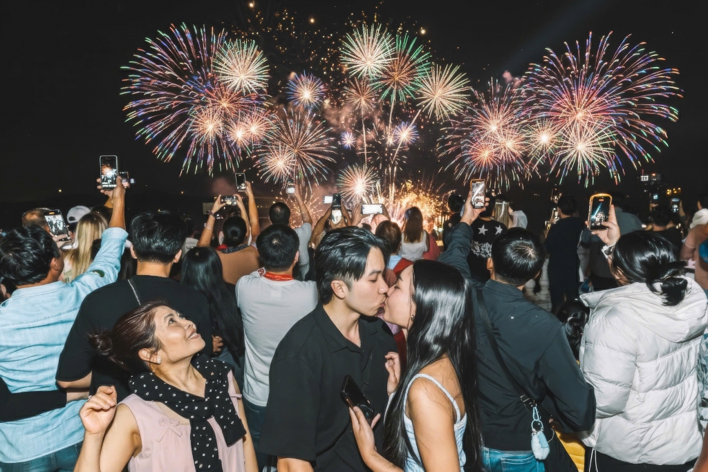 Đêm giao thừa rực rỡ trên bản đồ Việt Nam: “Thánh địa countdown họ Vin” vững vàng vị thế điểm đến quốc dân