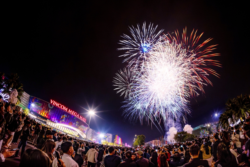 Đêm giao thừa rực rỡ trên bản đồ Việt Nam: “Thánh địa countdown họ Vin” vững vàng vị thế điểm đến quốc dân