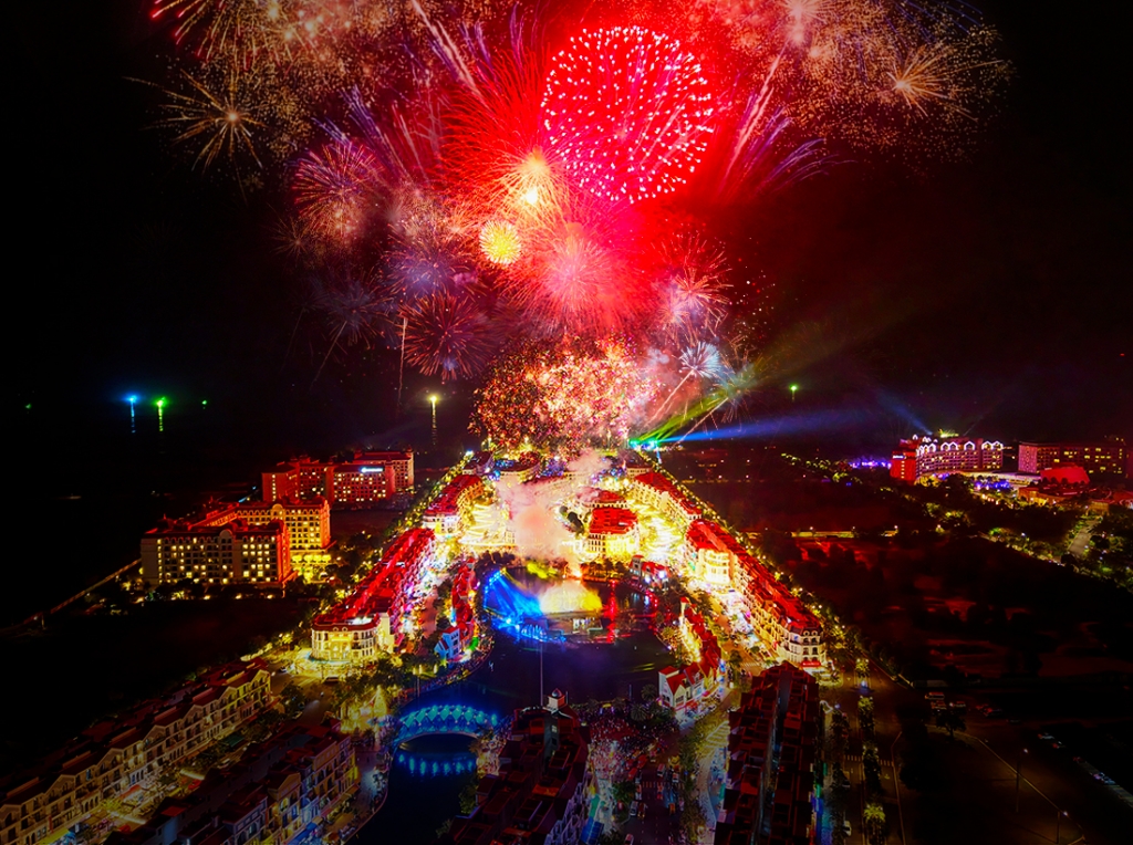 Đêm giao thừa rực rỡ trên bản đồ Việt Nam: “Thánh địa countdown họ Vin” vững vàng vị thế điểm đến quốc dân