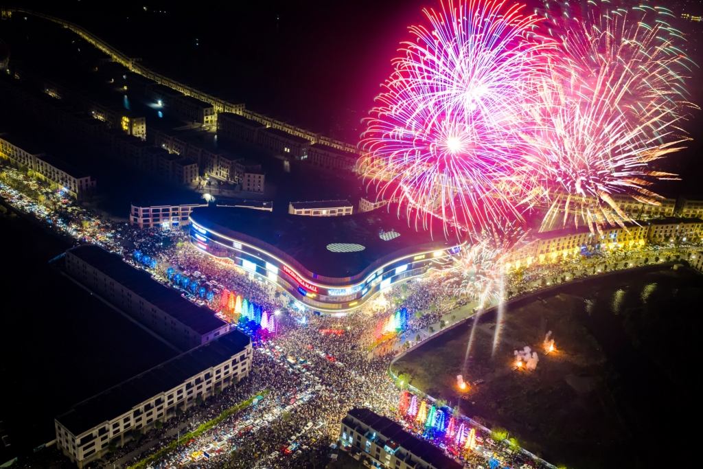 Đêm giao thừa rực rỡ trên bản đồ Việt Nam: “Thánh địa countdown họ Vin” vững vàng vị thế điểm đến quốc dân