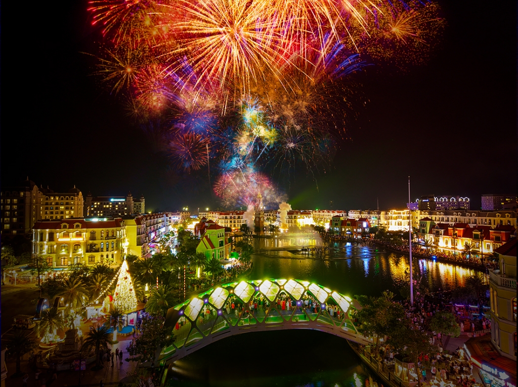 Đêm giao thừa rực rỡ trên bản đồ Việt Nam: “Thánh địa countdown họ Vin” vững vàng vị thế điểm đến quốc dân