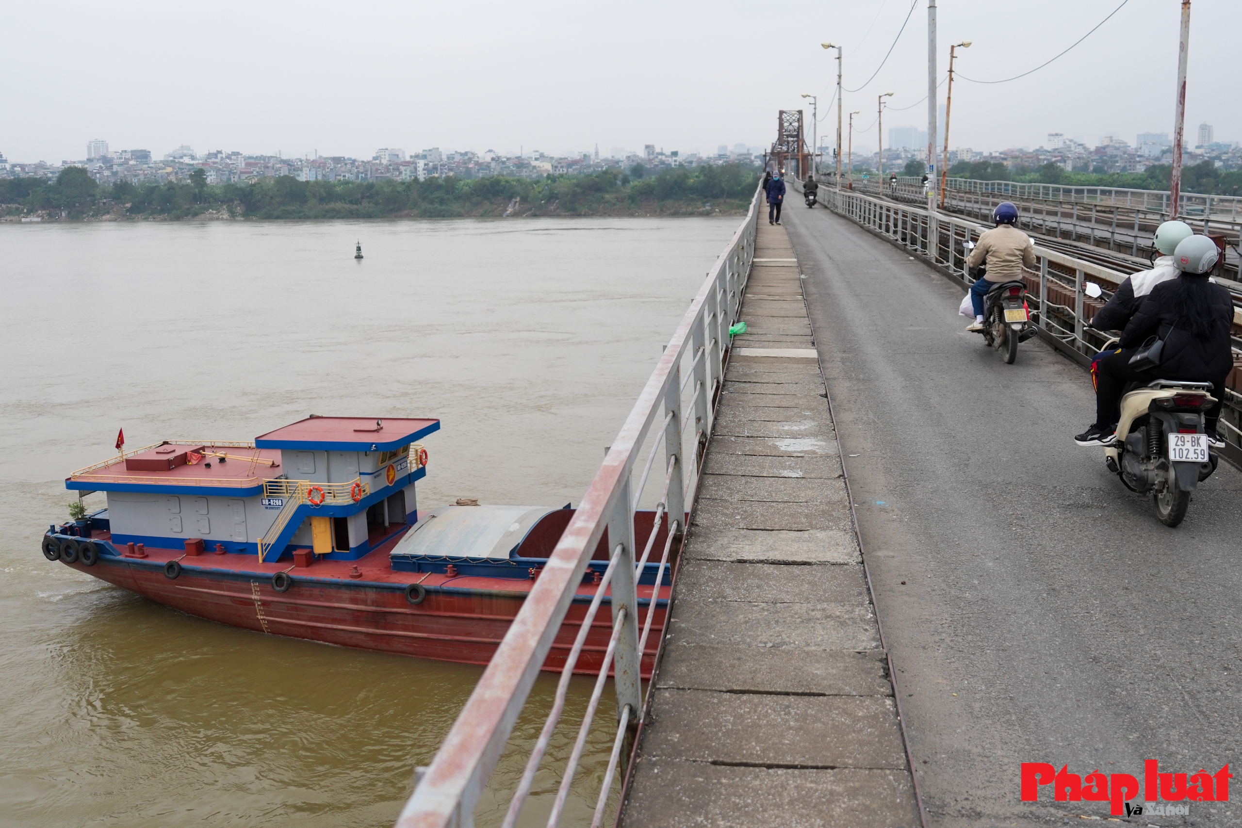 Cầu Long Biên chính thức lưu thông trở lại sau 61 ngày sửa chữa