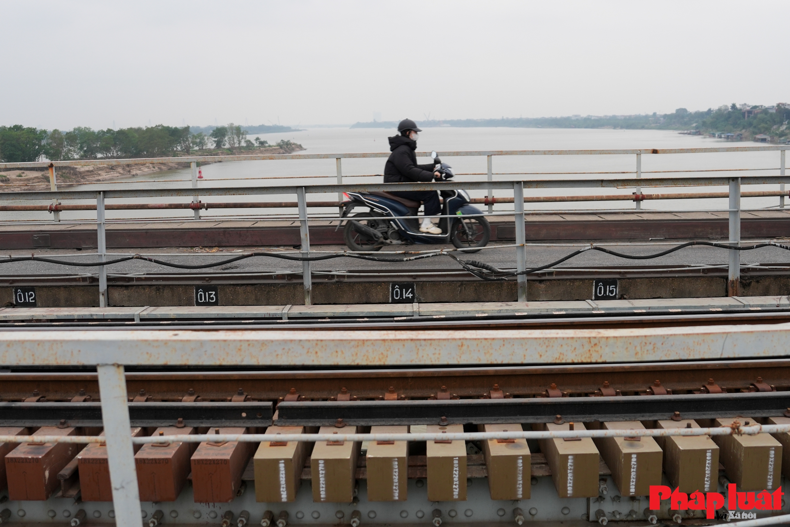 Cầu Long Biên chính thức lưu thông trở lại sau 61 ngày sửa chữa