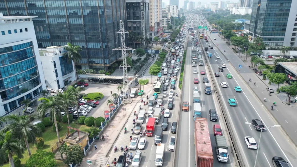 Cấm xe tải trên 10 tấn qua Vành đai 3 trên cao. Ảnh: PV