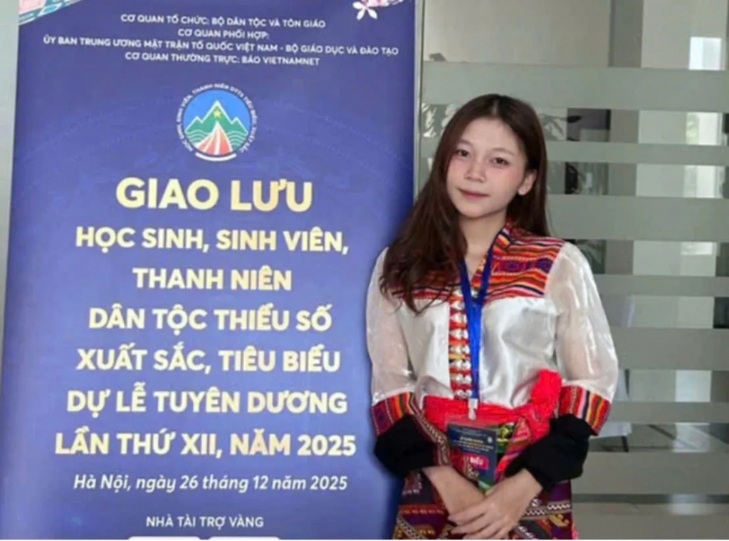 Em Lang Thị Nguyệt Nhi là sinh viên dân tộc thiểu số tiêu biểu xuất sắc năm 2025. Ảnh: NVCC Em Lang Thị Nguyệt Nhi là sinh viên dân tộc thiểu số tiêu biểu xuất sắc năm 2025. Ảnh: NVCC
