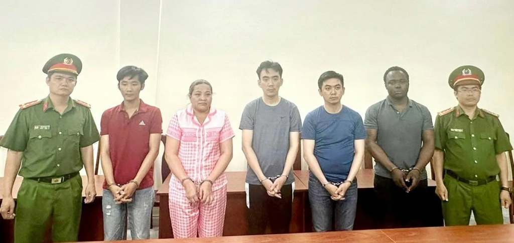 Một số đối tượng trong đường dây rửa tiền xuyên biên giới bị cơ quan công an bắt giữ vào tháng 42024. Ảnh CACC Một số đối tượng trong đường dây rửa tiền xuyên biên giới bị cơ quan công an bắt giữ vào tháng 42024. Ảnh CACC