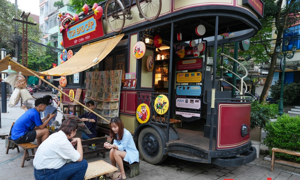 Tuyến tàu điện số 6 là điểm đến mang nét hoài cổ của Hà Nội xưa. Ảnh: Khánh Huy