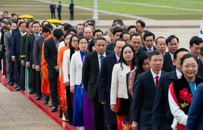 Lãnh đạo Đảng, Nhà nước vào Lăng viếng Chủ tịch Hồ Chí Minh nhân kỷ niệm 80 năm Ngày Tổng tuyển cử đầu tiên Lãnh đạo Đảng, Nhà nước vào Lăng viếng Chủ tịch Hồ Chí Minh nhân kỷ niệm 80 năm Ngày Tổng tuyển cử đầu tiên