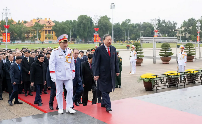 Lãnh đạo Đảng, Nhà nước vào Lăng viếng Chủ tịch Hồ Chí Minh nhân kỷ niệm 80 năm Ngày Tổng tuyển cử đầu tiên Lãnh đạo Đảng, Nhà nước vào Lăng viếng Chủ tịch Hồ Chí Minh nhân kỷ niệm 80 năm Ngày Tổng tuyển cử đầu tiên