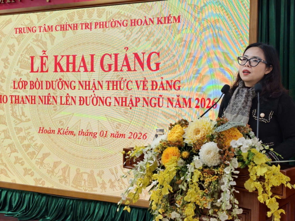 Trung tâm Chính trị phường Hoàn Kiếm bồi dưỡng nhận thức về Đảng cho các tân binh chuẩn bị lên đường nhập ngũ Trung tâm Chính trị phường Hoàn Kiếm bồi dưỡng nhận thức về Đảng cho các tân binh chuẩn bị lên đường nhập ngũ