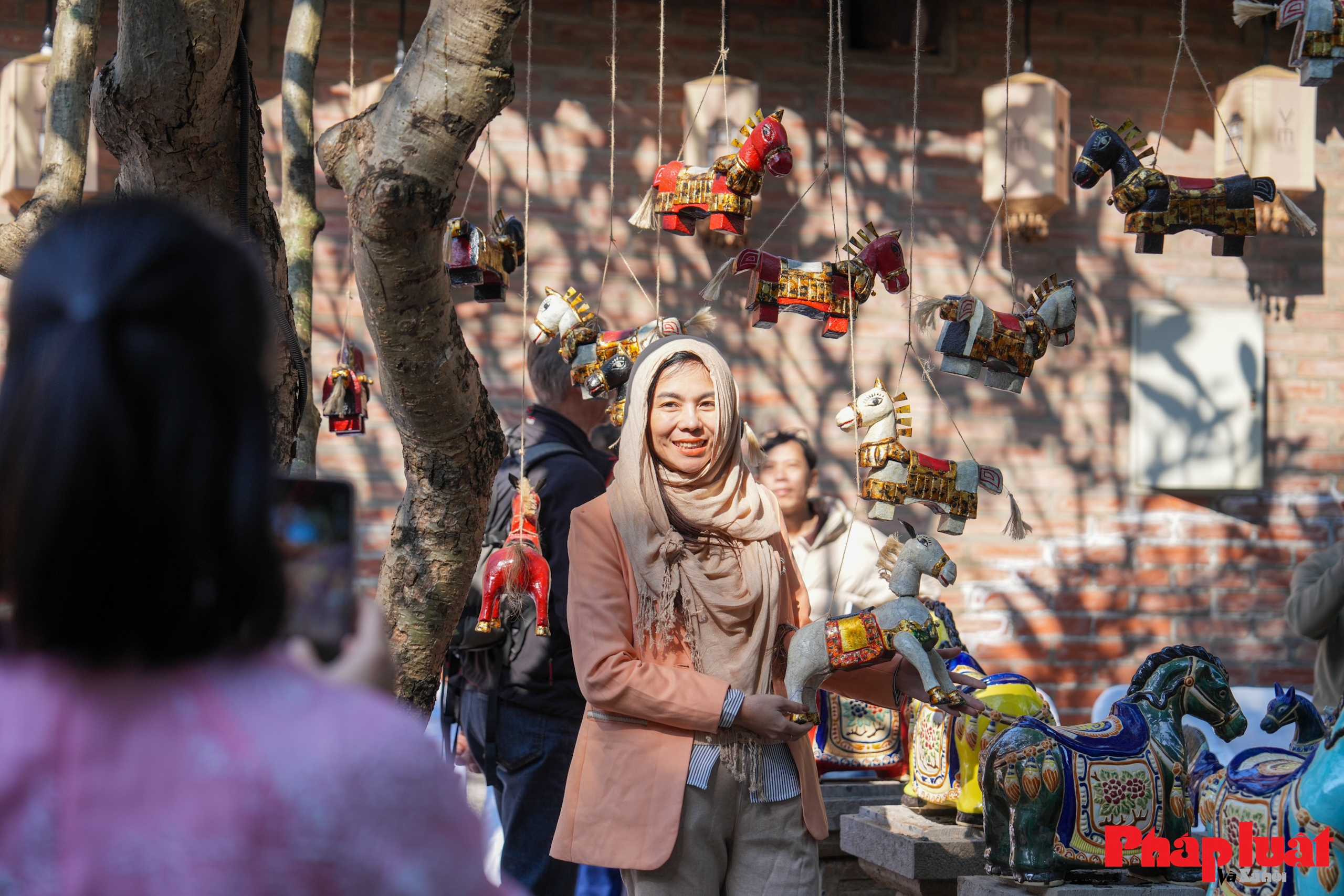 Triển lãm tượng ngựa gỗ Tây Nguyên độc bản giữa lòng Hà Nội Triển lãm tượng ngựa gỗ Tây Nguyên độc bản giữa lòng Hà Nội
