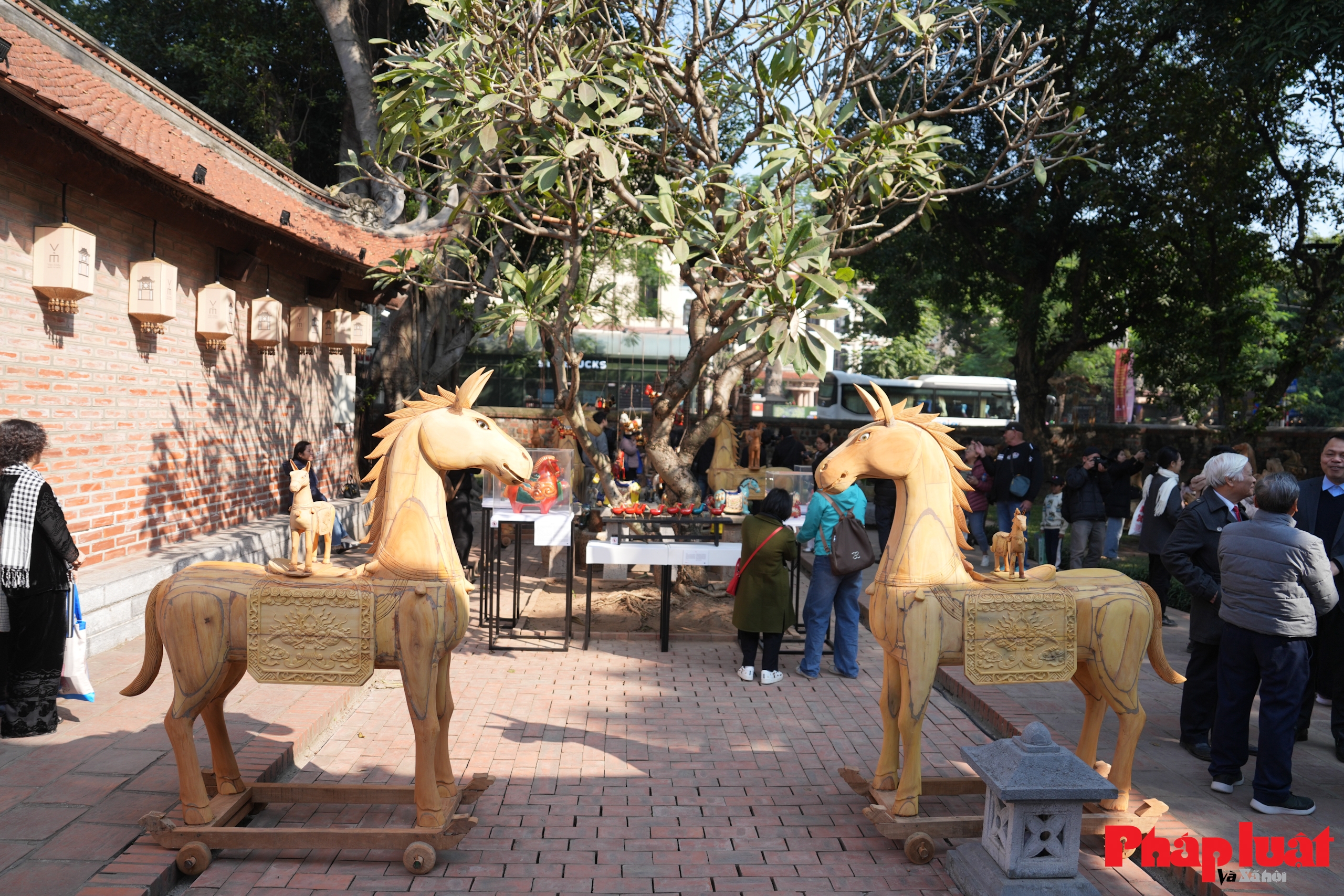 Triển lãm tượng ngựa gỗ Tây Nguyên độc bản giữa lòng Hà Nội Triển lãm tượng ngựa gỗ Tây Nguyên độc bản giữa lòng Hà Nội