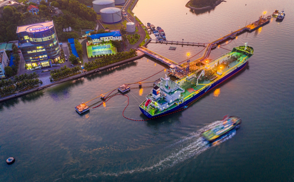 Petrolimex - Chiến lược phát triển tập đoàn năng lượng trong kỷ nguyên mới Petrolimex - Chiến lược phát triển tập đoàn năng lượng trong kỷ nguyên mới