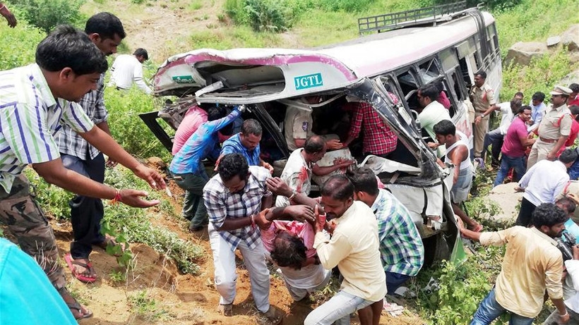 Xe khách gặp tai nạn nghiêm trọng khiến 9 người tử vong