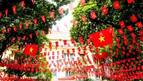 Hà Nội treo cờ Tổ quốc chào mừng Đại hội đại biểu toàn quốc lần thứ XIV của Đảng