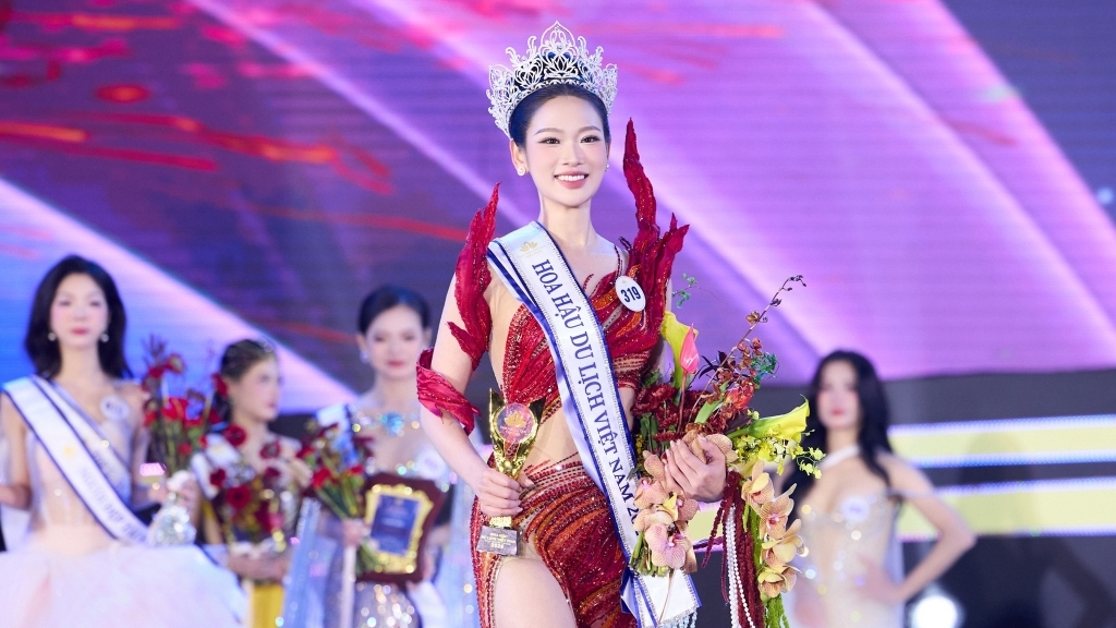 Màn ứng xử song ngữ xuất sắc, Nguyễn Phương Linh đăng quang Hoa hậu Du lịch Việt Nam 2026