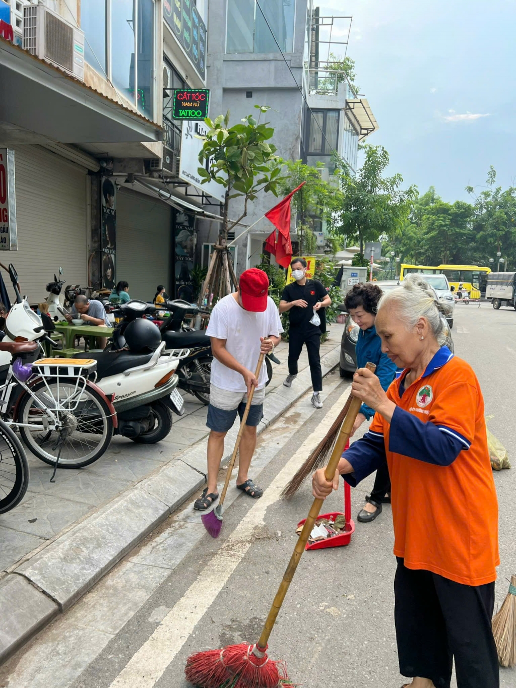 Chi bộ 4 (Nhật Tân) hoàn thành xuất sắc nhiệm vụ năm 2025