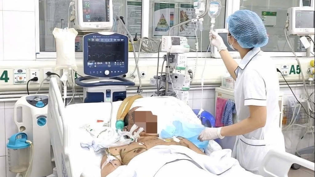 Lây thủy đậu từ con, người đàn ông 36 tuổi nguy kịch vì biến chứng viêm phổi ARDS