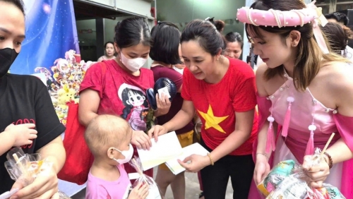 Cô giáo yêu nghề, say mê các hoạt động thiện nguyện