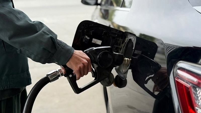 Giá xăng dầu hôm nay 14/1/2026: giá dầu thế giới tiếp tục tăng