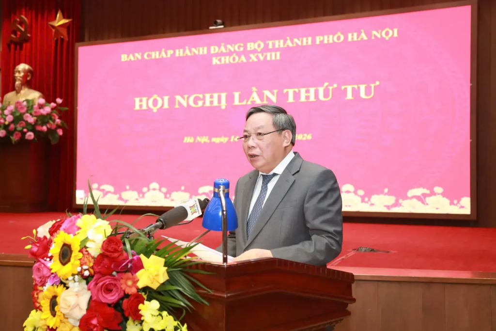 Phó Bí thư Thường trực Thành ủy Nguyễn Văn Phong trình bày thông báo kết luận làm việc của đồng chí Tổng Bí thư Tô Lâm với Ban Thường vụ Thành ủy Hà Nội ngày 10/1/2026.