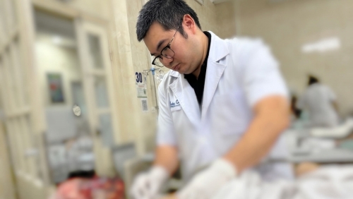 Thiếu niên nguy kịch, người lớn đa chấn thương vì pháo nổ