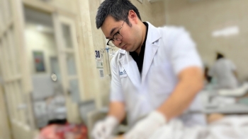 Thiếu niên nguy kịch, người lớn đa chấn thương vì pháo nổ