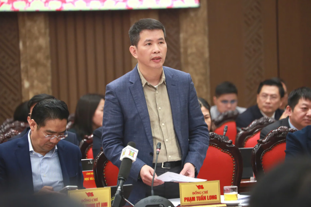 Lãnh đạo các sở, ngành thảo luận tại hội nghị Lãnh đạo các sở, ngành thảo luận tại hội nghị