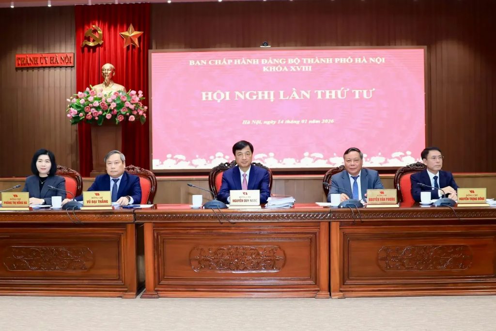 Bí thư Thành ủy Nguyễn Duy Ngọc cùng các đồng chí lãnh đạo TP chủ trì hội nghị.