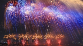 Trận địa pháo hoa lớn chưa từng có ở Hà Nội mừng thành công Đại hội Đảng XIV