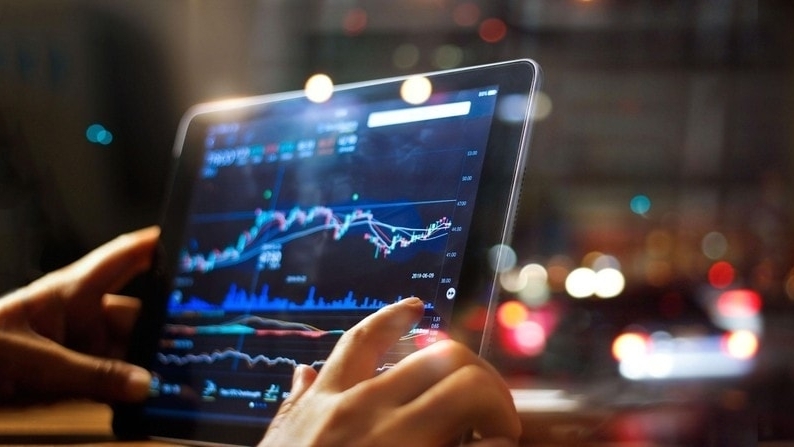 Thị trường chứng khoán ngày 15/1: VN-Index giảm gần 30 điểm dưới áp lực chốt lời mạnh