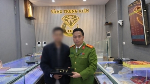 Nam sinh viên bị lừa đảo, lấy vàng và tiền của gia đình đem bán