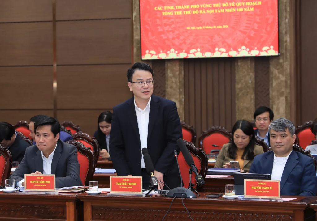 Thứ trưởng Bộ Tài chính Trần Quốc Phương phát biểu tại hội nghị.