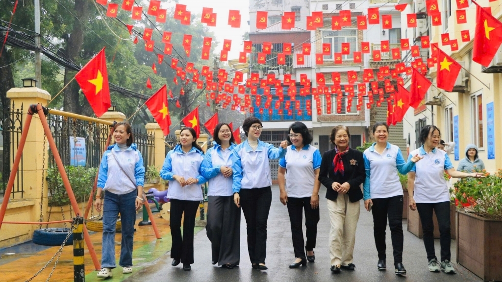 Phụ nữ phường Ba Đình khánh thành công trình "Khu dân cư xanh - sạch - đẹp - an toàn - văn minh” chào mừng Đại hội XIV của Đảng