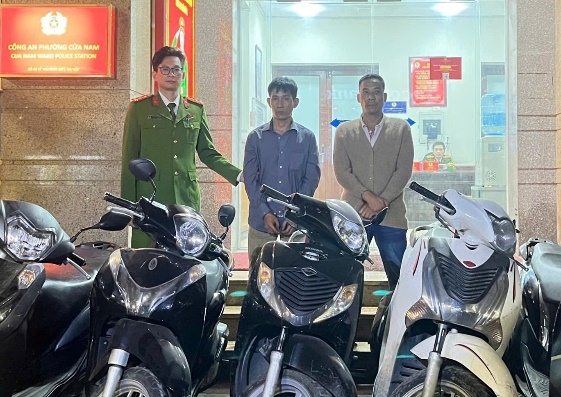 Đối tượng cùng tang vật thu giữ. Ảnh: CQCA