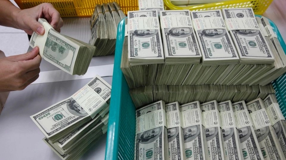 Tỷ giá USD hôm nay 18/1/2026: Đồng đô la Mỹ khép lại tuần trong sắc xanh