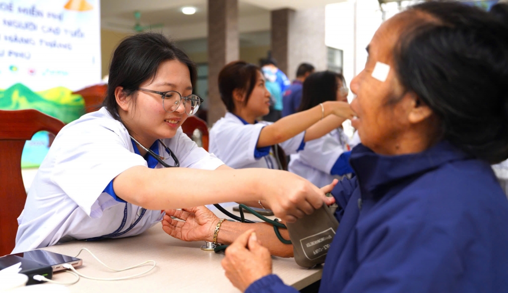 Phát huy giá trị của y học cổ truyền Việt Nam trong chăm sóc sức khỏe Nhân dân