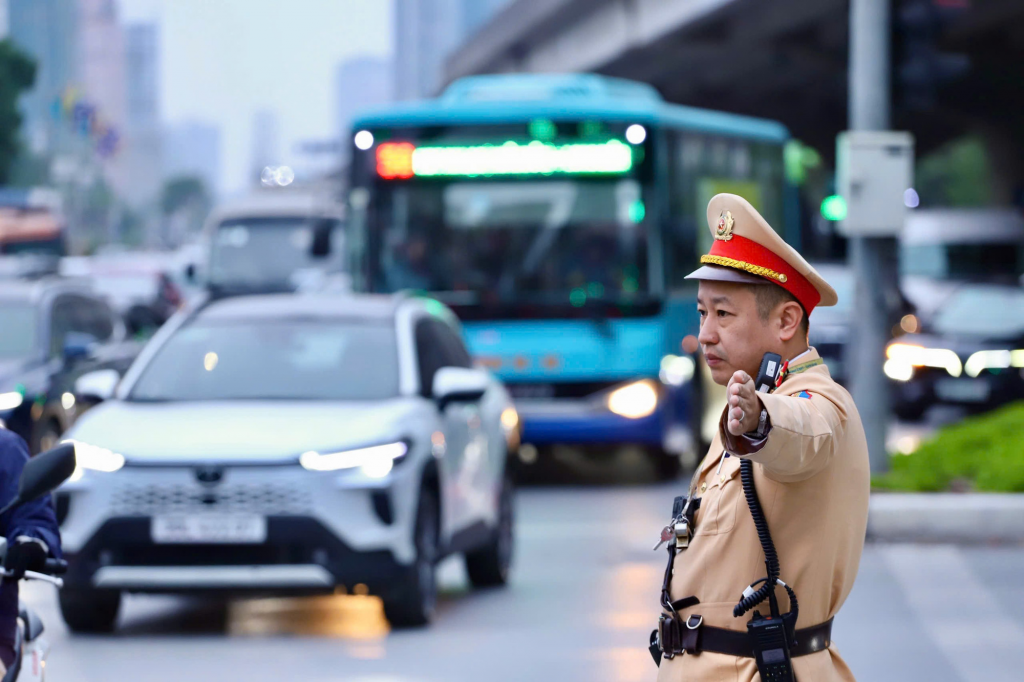 Hà Nội phân luồng giao thông phục vụ Chương trình nghệ thuật đặc biệt chào mừng thành công Đại hội XIV của Đảng.