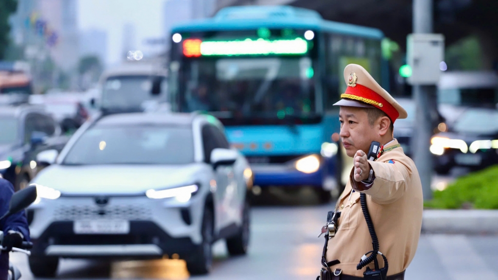 Hà Nội phân luồng giao thông phục vụ Chương trình nghệ thuật đặc biệt chào mừng thành công Đại hội XIV của Đảng