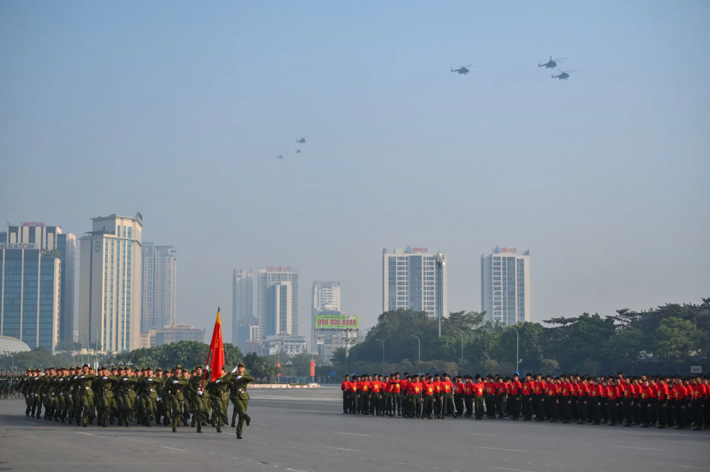 Khối nam Lực lượng tham gia bảo vệ An ninh trật tự ở cơ sở tại Lễ xuất quân và diễn tập các phương án bảo vệ an ninh trật tự phục vụ Đại hội đại biểu toàn quốc lần thứ XIV của Đảng. (Ảnh: Thế Đại)