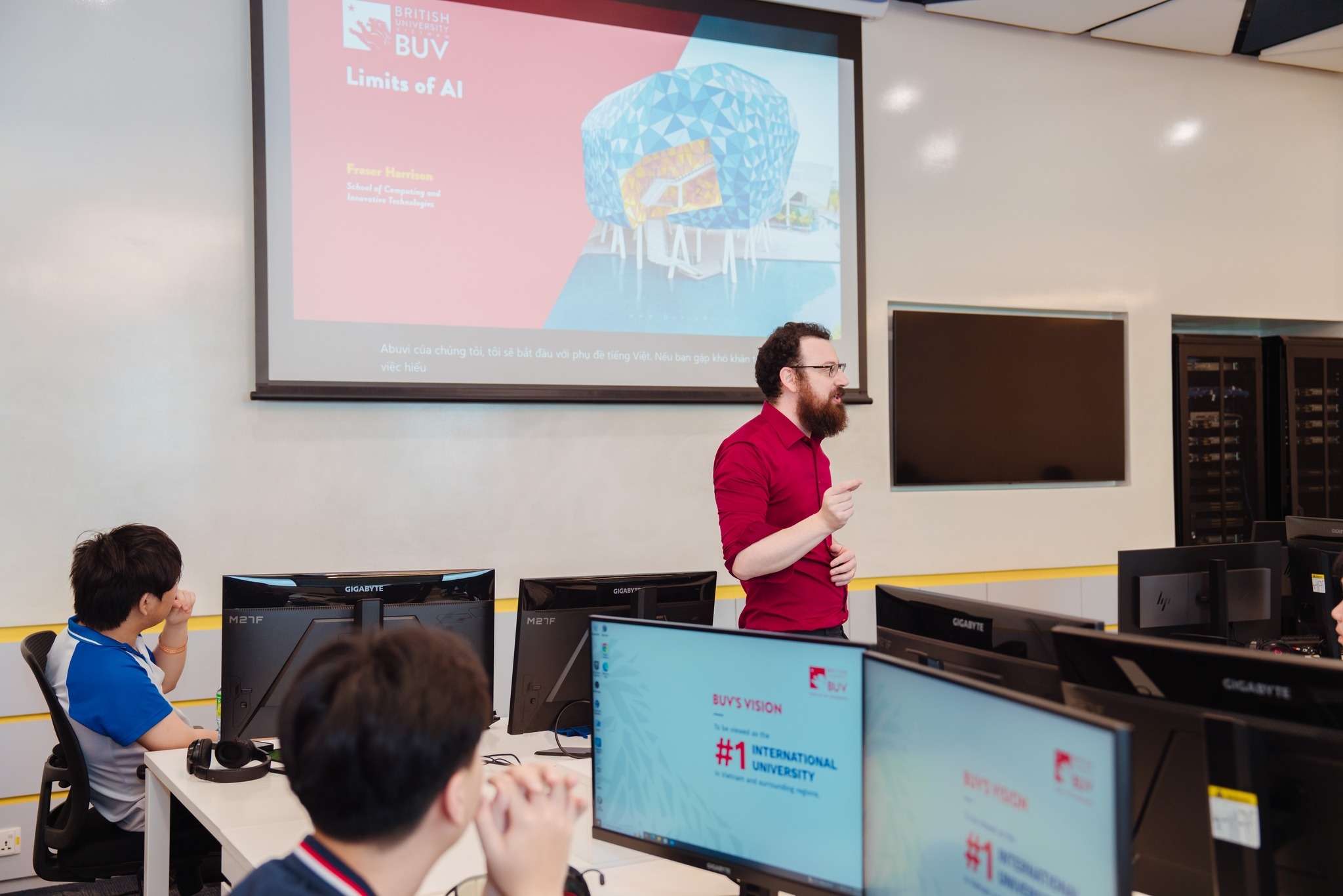 Hai học bổng nhằm giải “bài toán” thiếu hụt kỹ sư phần mềm công nghệ cao và nữ lãnh đạo công nghệ tại Việt Nam