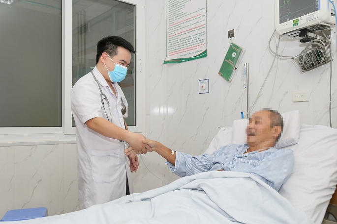 undefined Cứu sống ngoạn mục bệnh nhân ngừng tuần hoàn ngoại viện bằng VA-ECMO và can thiệp mạch vành