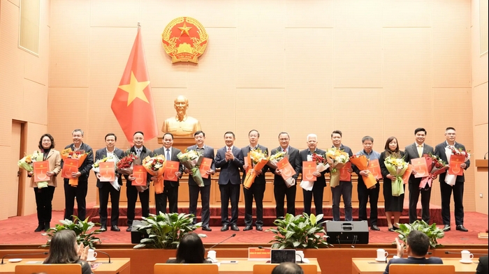 Đảng ủy UBND Thành phố Hà Nội chuyển giao 26 tổ chức Đảng về trực thuộc Đảng ủy 19 xã, phường