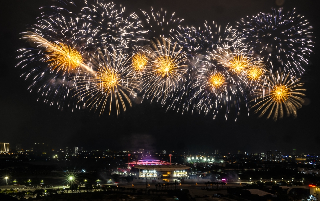 Chương trình chính thức dự kiến sẽ có 6 đợt bắn xuyên suốt, khép lại là màn trình diễn tầm cao 15 phút. Ảnh: Sun Group Chương trình chính thức dự kiến sẽ có 6 đợt bắn xuyên suốt, khép lại là màn trình diễn tầm cao 15 phút. Ảnh: Sun Group