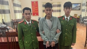 Bí mật của nam thanh niên đi xe máy chở theo 1 thùng carton