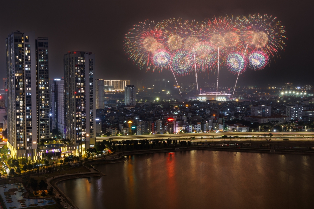 Những chủng loại pháo lần đầu tiên xuất hiện tại Việt Nam cùng hiệu ứng nghệ thuật lập trình riêng cho đại nhạc hội. Ảnh: Sun Group Những chủng loại pháo lần đầu tiên xuất hiện tại Việt Nam cùng hiệu ứng nghệ thuật lập trình riêng cho đại nhạc hội. Ảnh: Sun Group