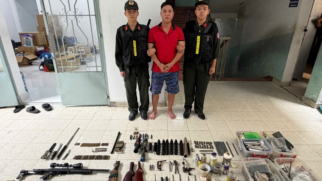 Bóc gỡ đường dây vũ khí quân dụng đặc biệt nguy hiểm, thu giữ 21 khẩu súng