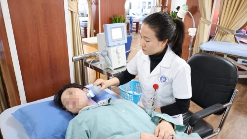 Cảnh báo liệt mặt, méo miệng gia tăng vào mùa lạnh